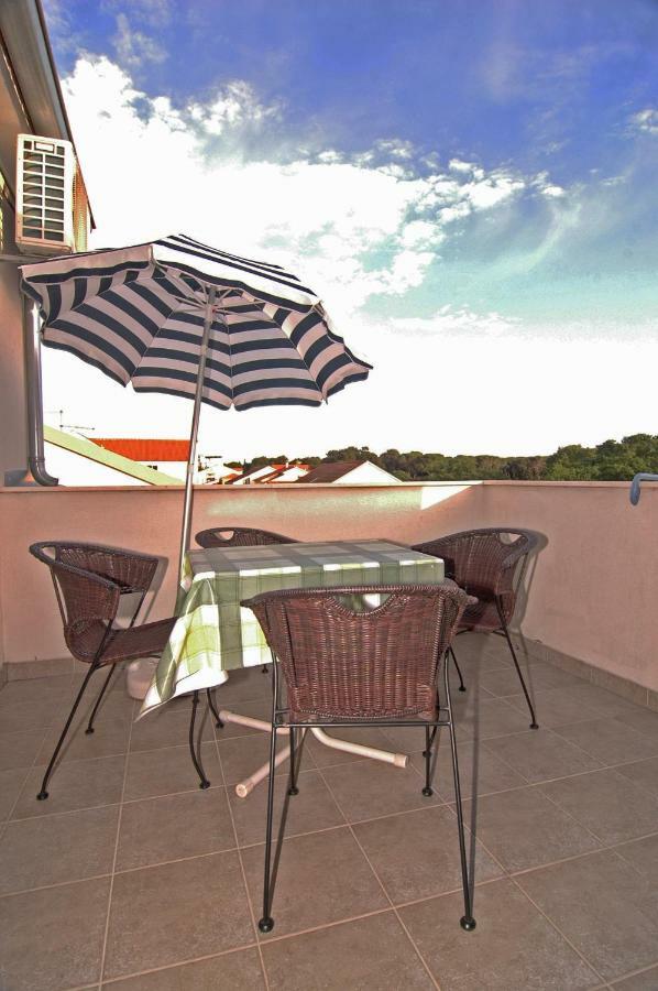 Apartment Urem Biograd Na Moru Exterior photo